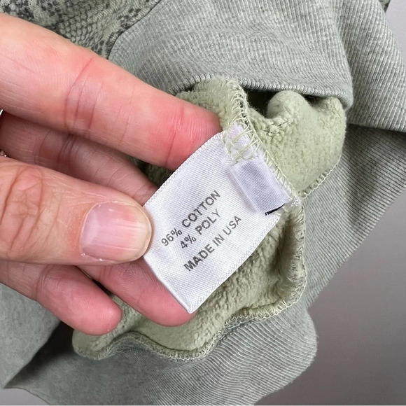 Pam & Gela Cropped Hi Low Sweatshirt Small Green Python Snake Print Crewneck - Picture 7 of 8